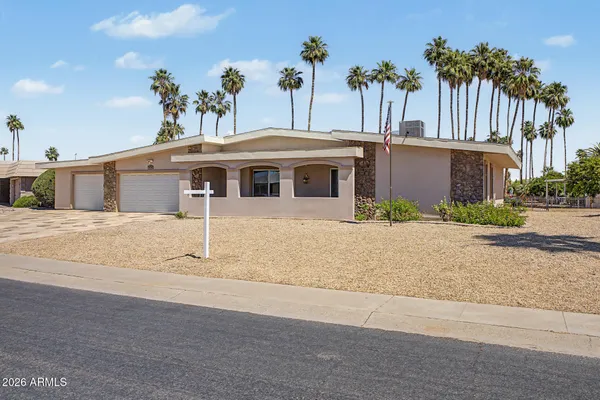 Property Slideshow image 2 of 59 | 9952 w willow pt, Sun City, AZ, 85351