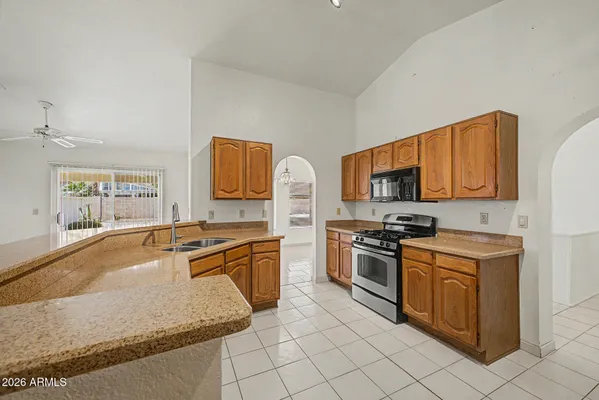 Property Slideshow image 2 of 29 | 11066 w runion dr, Peoria, AZ, 85373