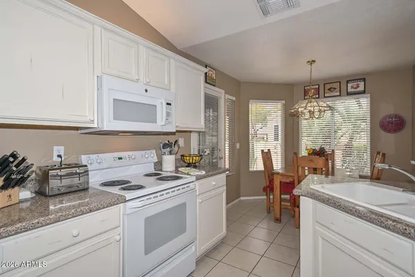 Property Slideshow image 3 of 37 | 19524 n 83rd ln, Peoria, AZ, 85382