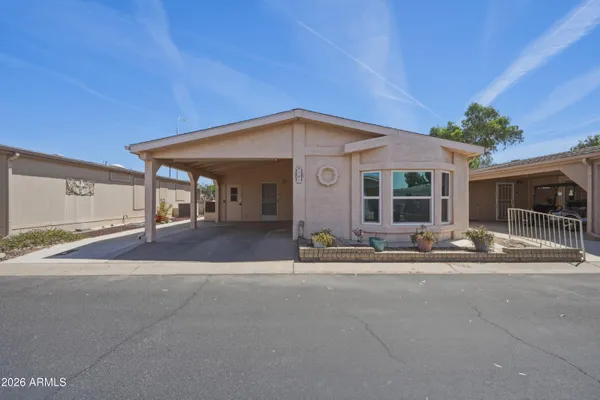 Property Slideshow image 2 of 26 | 6501 s oakmont dr, Chandler, AZ, 85249