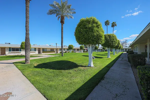 Property Slideshow image 2 of 34 | 9667 n 111th ave, Sun City, AZ, 85351