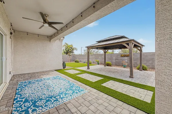 Property Slideshow image 3 of 30 | 18363 w w whispering wind dr, Surprise, AZ, 85387