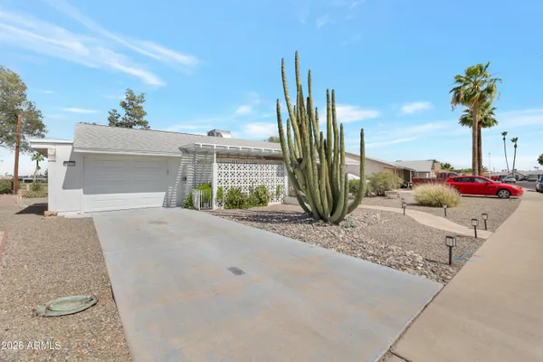 Property Slideshow image 2 of 29 | 10824 w crosby dr, Sun City, AZ, 85351