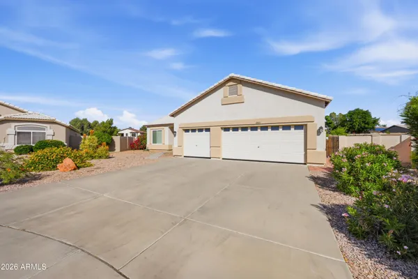 Property Slideshow image 3 of 38 | 10873 w oraibi dr, Peoria, AZ, 85373