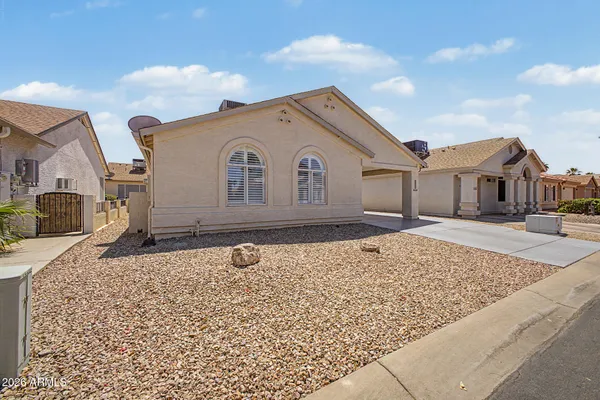 Property Slideshow image 3 of 43 | 1813 e buena vista dr, Chandler, AZ, 85249