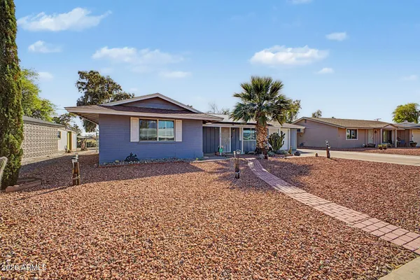 Property Slideshow image 2 of 48 | 10929 w oakmont dr, Sun City, AZ, 85351