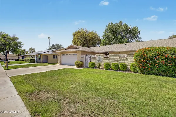 Property Slideshow image 2 of 54 | 19010 n signal butte cir, Sun City, AZ, 85373