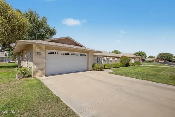 Property Slideshow image 3 of 54 | 19010 n signal butte cir, Sun City, AZ, 85373