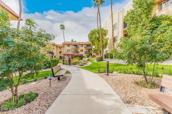 Property Slideshow image 3 of 12 | 10330 w thunderbird blvd b114, Sun City, AZ, 85351