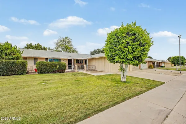 Property Slideshow image 2 of 45 | 10840 w caron dr, Sun City, AZ, 85351
