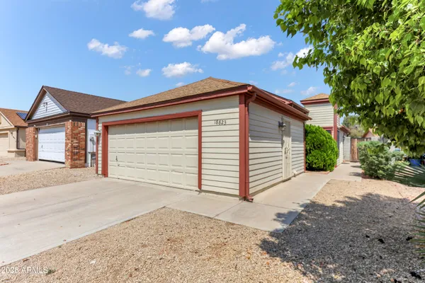 Property Slideshow image 3 of 25 | 18823 n 33rd dr, Phoenix, AZ, 85027
