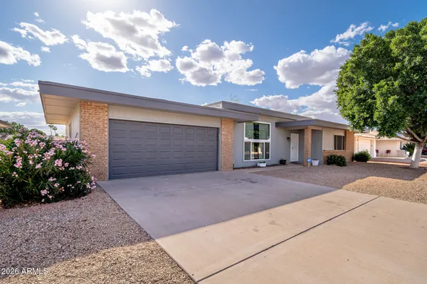 Property Slideshow image 2 of 30 | 14820 n lakeforest dr, Sun City, AZ, 85351