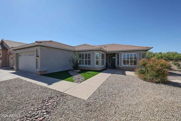 Property Slideshow image 2 of 27 | 3385 e bellerive pl, Chandler, AZ, 85249