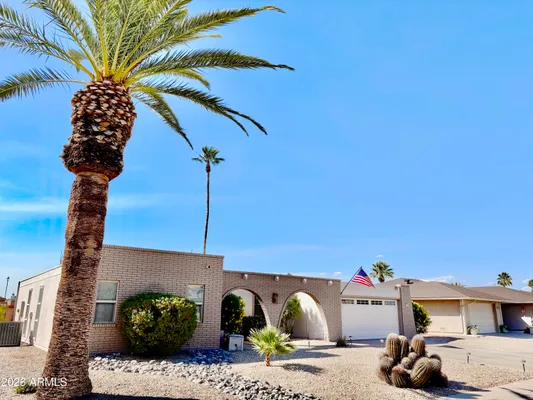 Property Slideshow image 2 of 28 | 9310 w hidden valley cir, Sun City, AZ, 85351