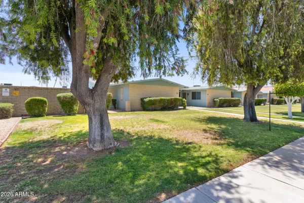 Property Slideshow image 2 of 46 | 10619 w highwood ln, Sun City, AZ, 85373