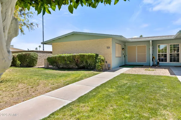 Property Slideshow image 3 of 46 | 10619 w highwood ln, Sun City, AZ, 85373