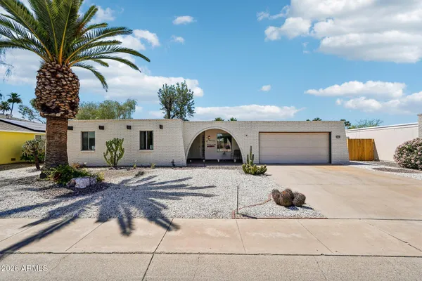 Property Slideshow image 2 of 44 | 10733 w brookside dr, Sun City, AZ, 85351
