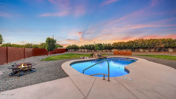 Property Slideshow image 2 of 63 | 10914 w campana dr, Sun City, AZ, 85351
