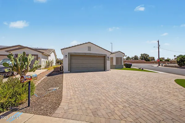 Property Slideshow image 2 of 22 | 2127 n shannon way, Mesa, AZ, 85215