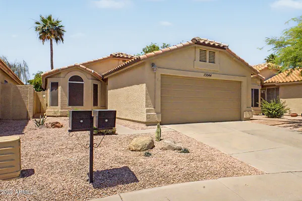 Property Slideshow image 2 of 32 | 13044 s 46th pl, Phoenix, AZ, 85044