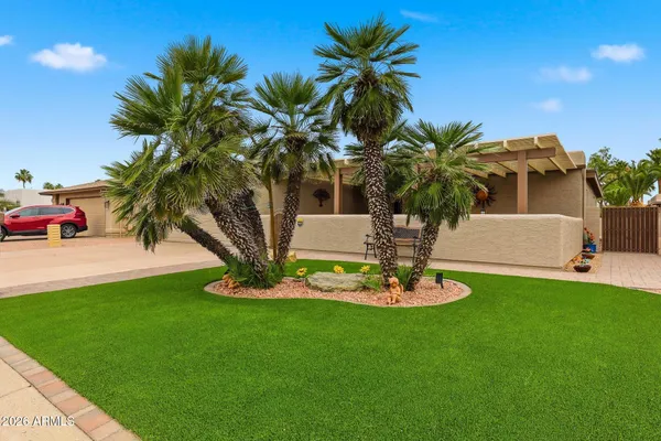 Property Slideshow image 3 of 34 | 10414 e silvertree dr, Sun Lakes, AZ, 85248