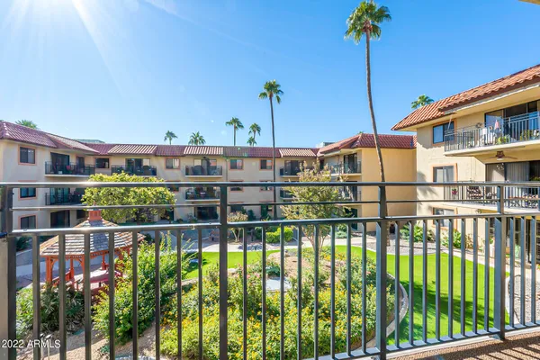 Property Slideshow image 2 of 35 | 10330 w thunderbird blvd b204, Sun City, AZ, 85351