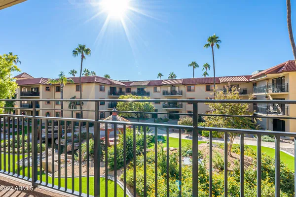 Property Slideshow image 3 of 35 | 10330 w thunderbird blvd b204, Sun City, AZ, 85351