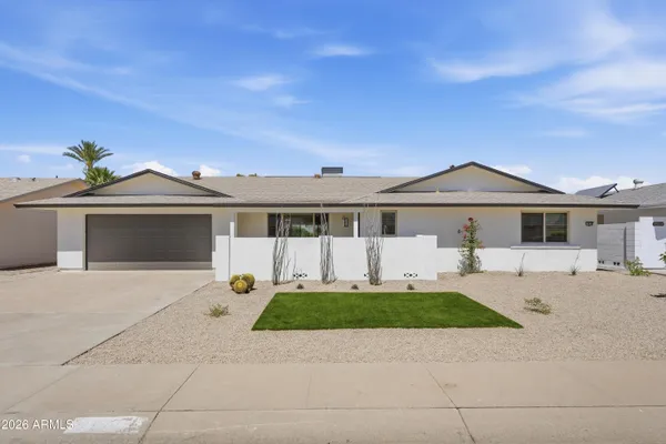 Property Slideshow image 2 of 40 | 19430 n willowcreek cir, Sun City, AZ, 85373
