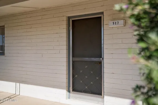 Property Slideshow image 2 of 19 | 517 n 53rd pl, Mesa, AZ, 85205
