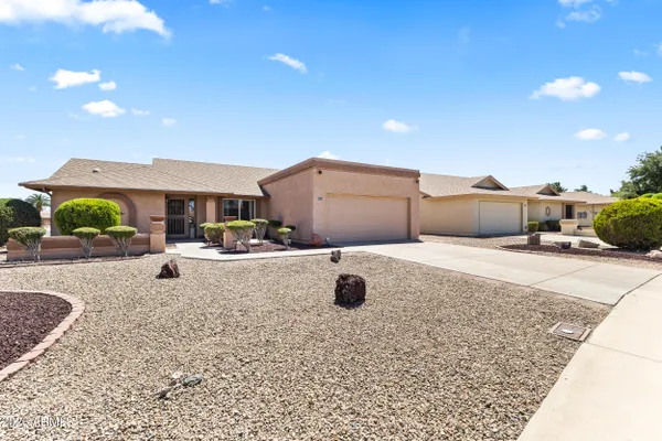Property Slideshow image 2 of 39 | 9821 w oraibi dr, Peoria, AZ, 85382
