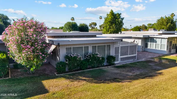 Property Slideshow image 2 of 43 | 10333 w highwood ln, Sun City, AZ, 85373
