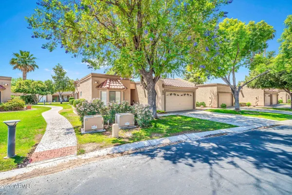 Property Slideshow image 3 of 71 | 9701 w oraibi dr, Peoria, AZ, 85382