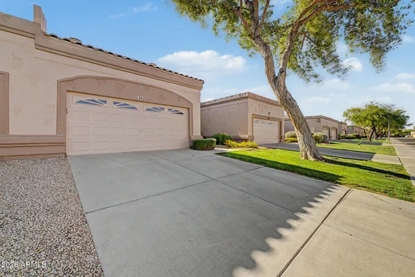 Property Slideshow image 2 of 20 | 19420 n 83rd dr, Peoria, AZ, 85382