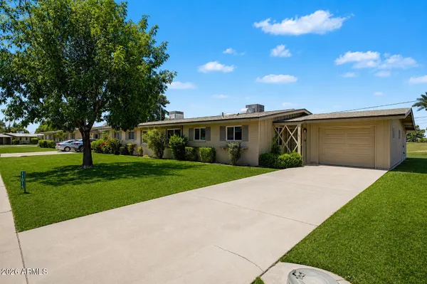 Property Slideshow image 3 of 31 | 11016 n coggins dr, Sun City, AZ, 85351