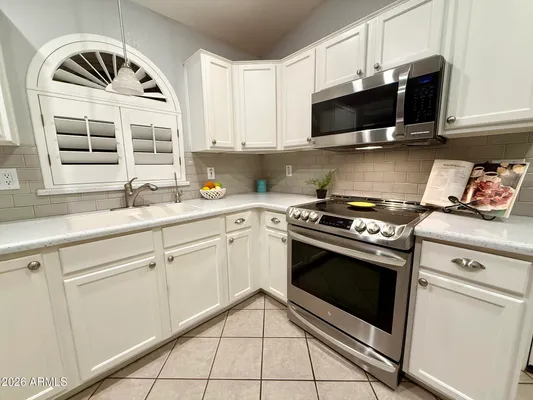 Property Slideshow image 2 of 14 | 17810 n phoenician dr, Surprise, AZ, 85374