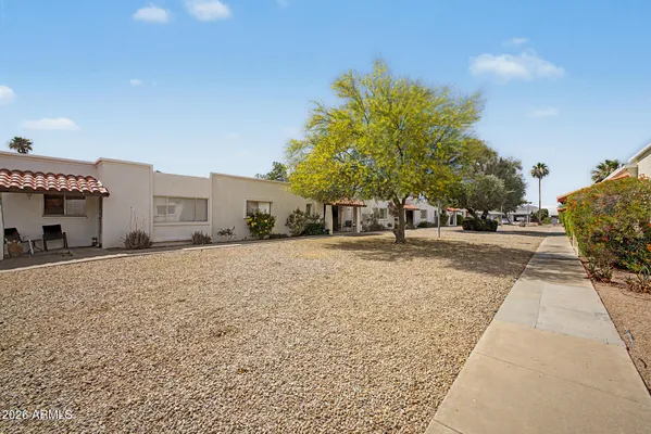 Property Slideshow image 2 of 29 | 2021 e tierra buena ln 1, Phoenix, AZ, 85022