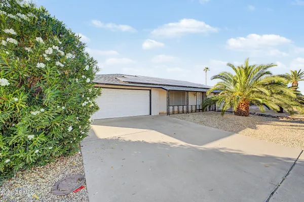 Property Slideshow image 2 of 28 | 9404 w hidden valley cir, Sun City, AZ, 85351