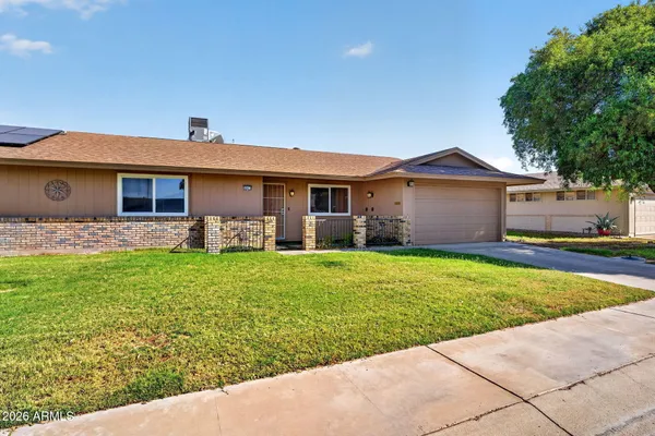 Property Slideshow image 2 of 40 | 10413 w roundelay cir, Sun City, AZ, 85351