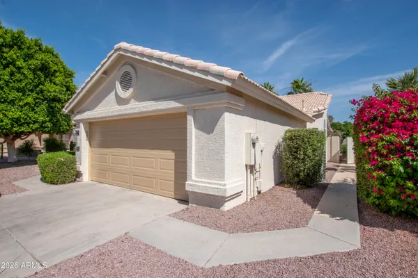 Property Slideshow image 2 of 61 | 15644 w piccadilly rd, Goodyear, AZ, 85395