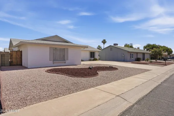 Property Slideshow image 2 of 41 | 4242 e hano st, Phoenix, AZ, 85044