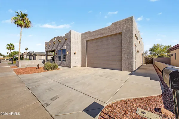 Property Slideshow image 3 of 32 | 5923 e kenwood st, Mesa, AZ, 85215