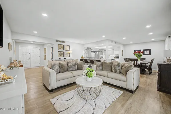 Property Slideshow image 2 of 31 | 49 e tam oshanter dr, Phoenix, AZ, 85022