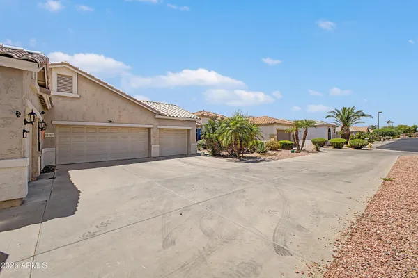 Property Slideshow image 3 of 34 | 18360 n alamo dr, Surprise, AZ, 85374