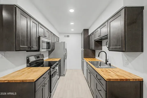 Property Slideshow image 3 of 36 | 10325 n 95th dr b, Peoria, AZ, 85345