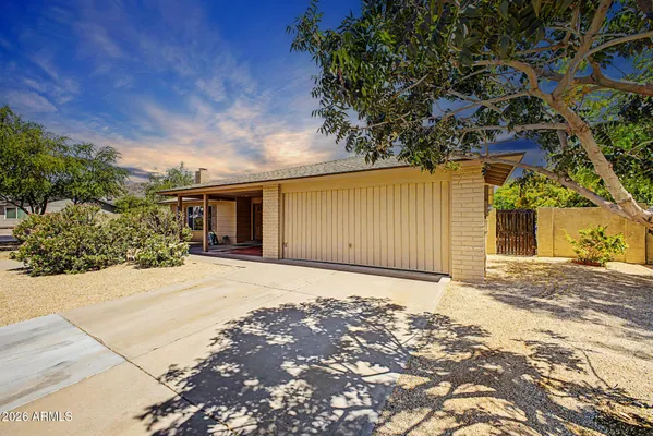 Property Slideshow image 2 of 26 | 11817 s coconino st, Phoenix, AZ, 85044
