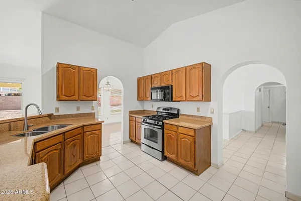 Property Slideshow image 2 of 31 | 11066 w runion dr, Peoria, AZ, 85373