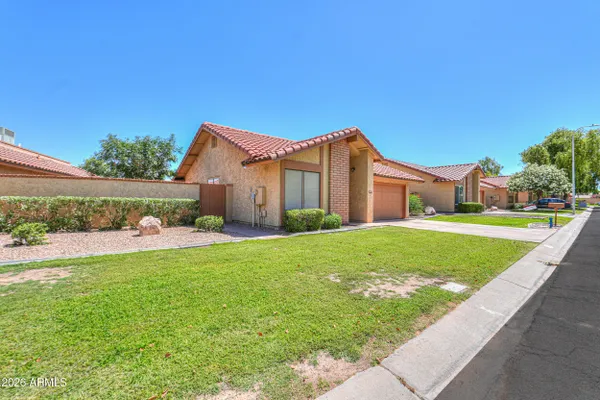 Property Slideshow image 2 of 37 | 4785 e kiva st, Phoenix, AZ, 85044