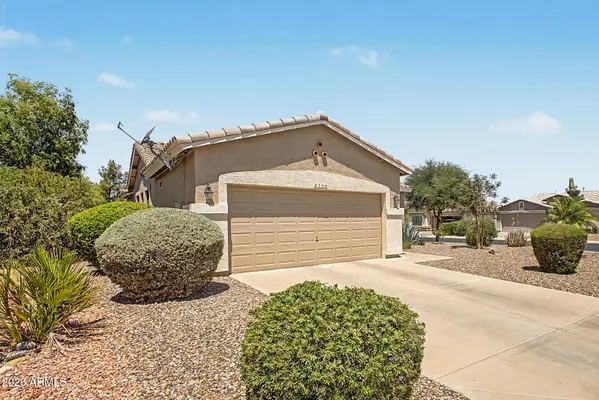 Property Slideshow image 3 of 47 | 5106 s citrus ln, Gilbert, AZ, 85298