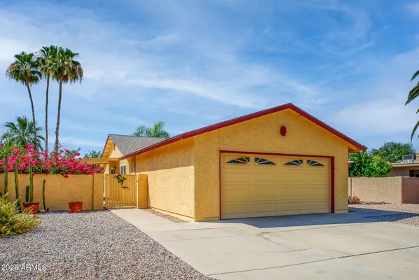 Property Slideshow image 2 of 36 | 25821 s new town dr, Sun Lakes, AZ, 85248