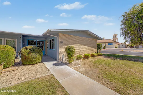 Property Slideshow image 2 of 36 | 10635 w highwood ln, Sun City, AZ, 85373